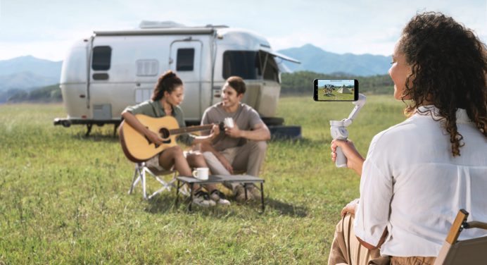 DJI представила умный стабилизатор для смартфонов Osmo Mobile 4