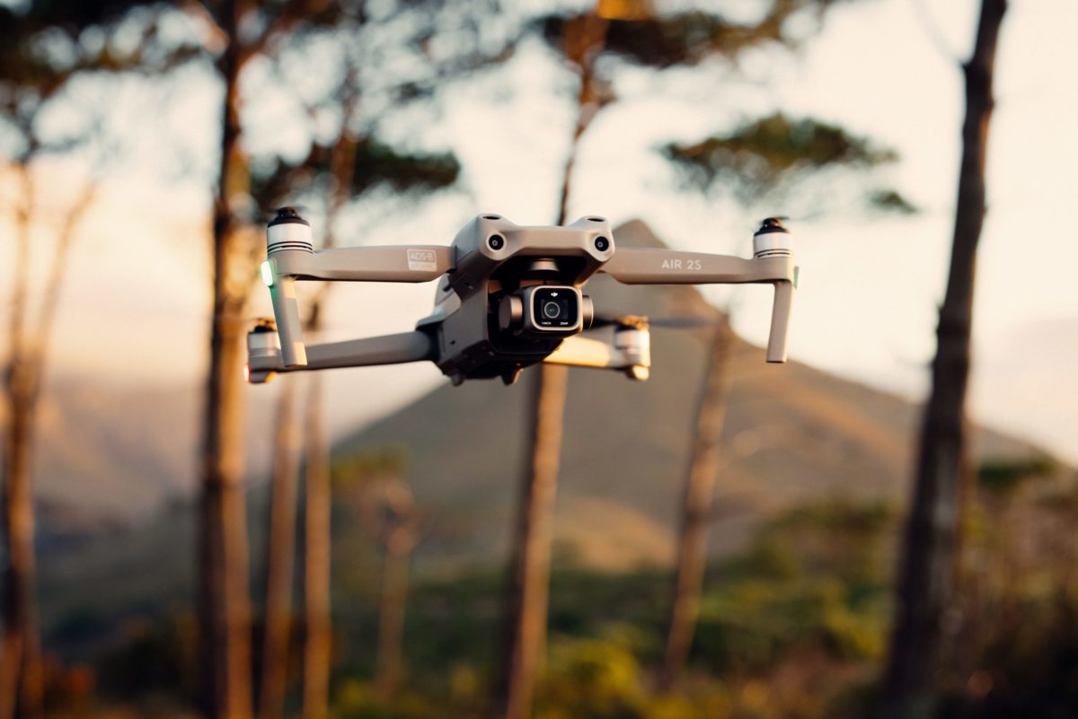 Фото дрона с камерой в полете